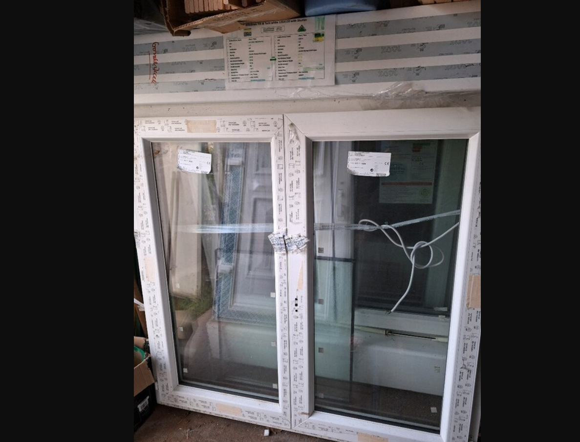 Çıkma iki adet elektrikli panjurlu pencere