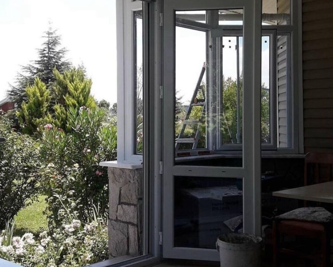 çıkma balkon penceresi